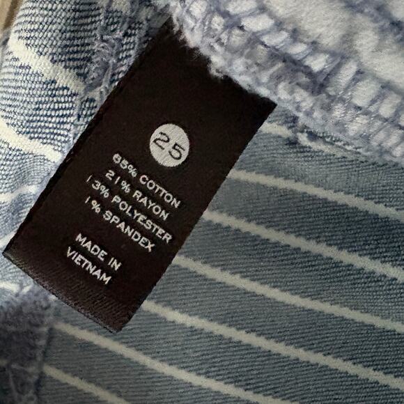 AQUA Women's Size 25 Blue Pinstripes Denim MidRise Wide Leg Frayed Hem Jeans - Picture 10 of 10